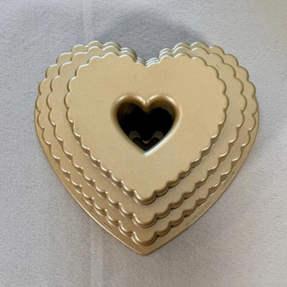 Nordic Ware Tiered Heart Bundt Pan Excellent Condition
